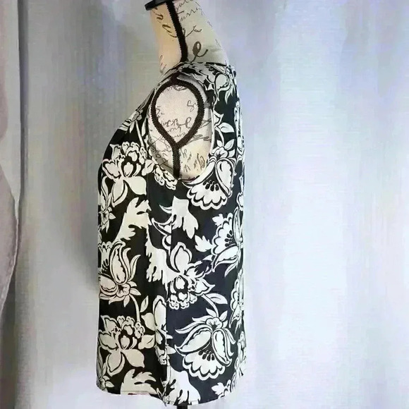 Talbots Size 8 100% silk black/white sleeveless back button blouse - Picture 5 of 11